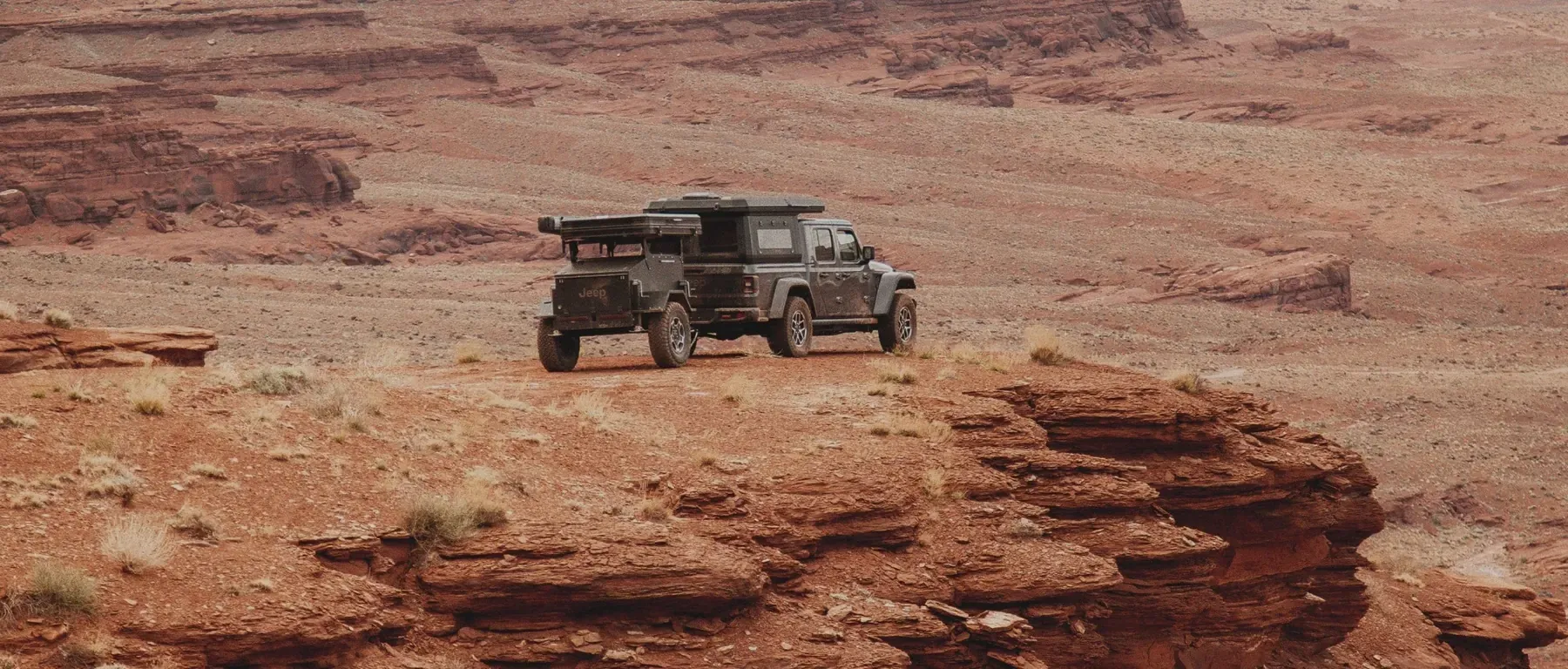 Jeep Gladiator with ADDAX Basecamp V3 on canyon overlook
